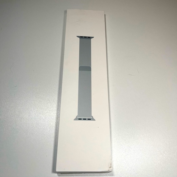 **SOLD** Apple | Watch Strap 44mm S/S Milanese - Picture 1 of 7
